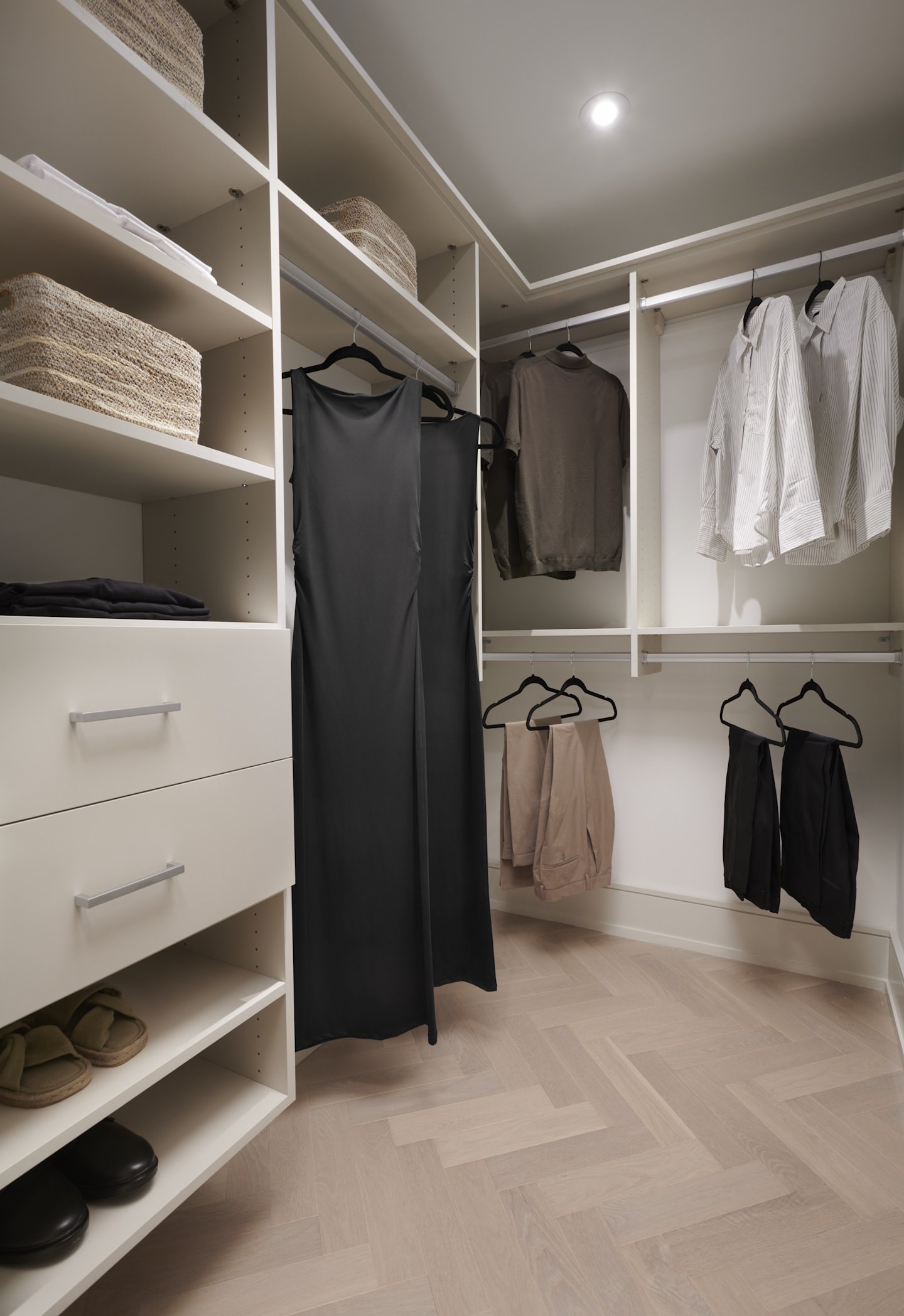Aqualuna Suite 815 Principal Walk-In Closet