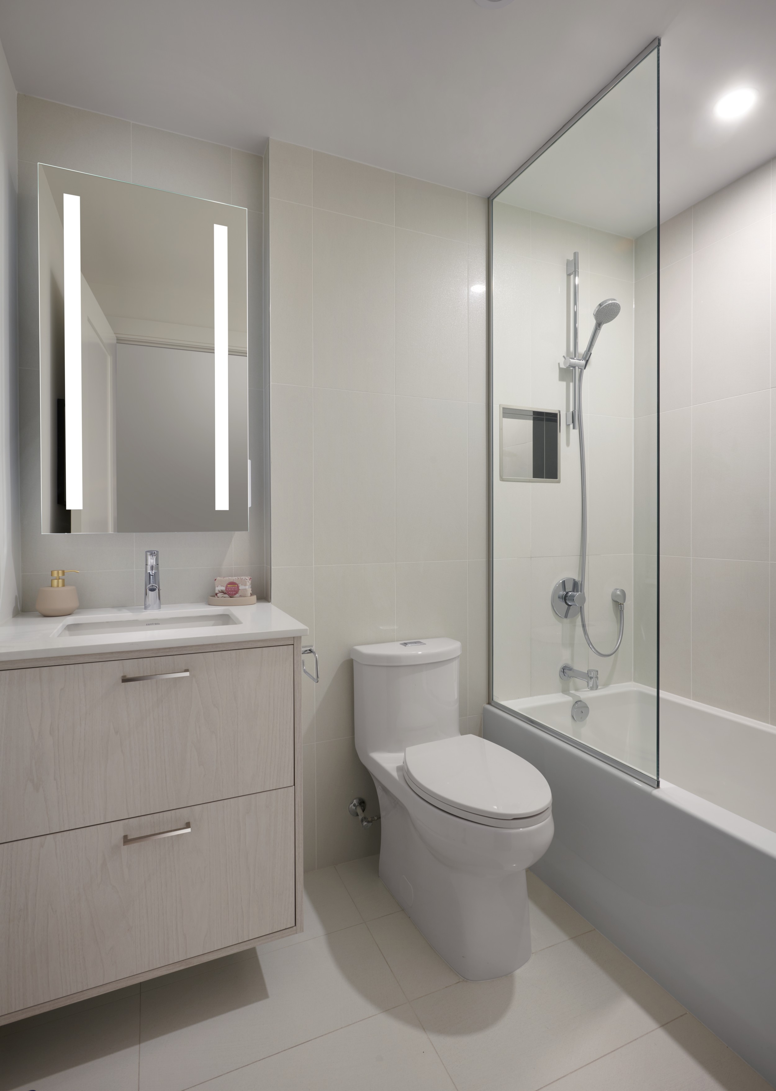 Chateau Suite 111 Secondary Bathroom