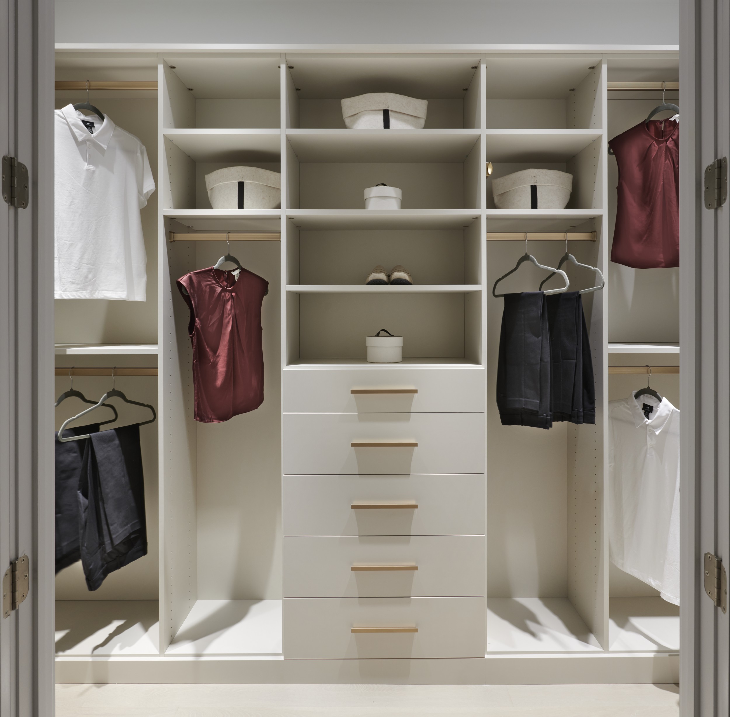 Aqualuna Suite 722 Principal Walk-in Closet