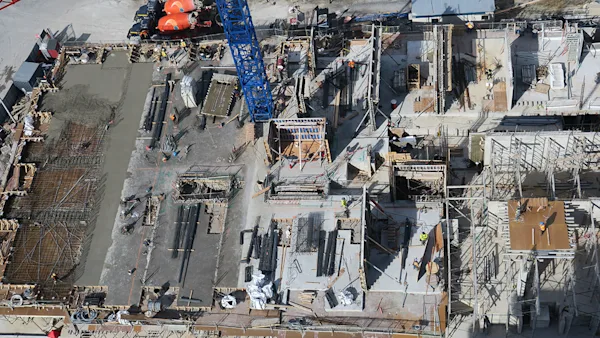 Chateau’s on-site team pouring concrete on the 3rd floor..png