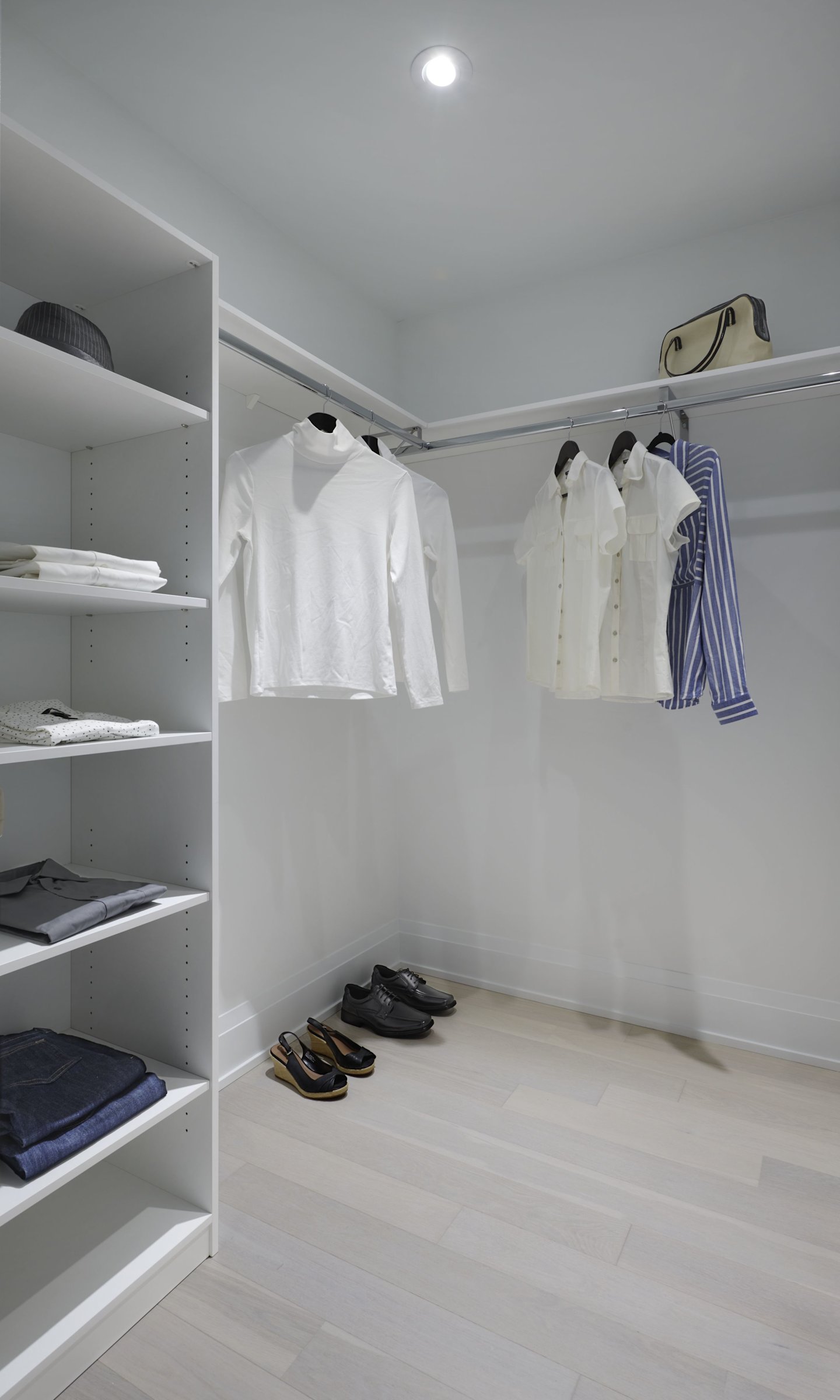 The Well Classic I 3C1 Walk In Closet Photography