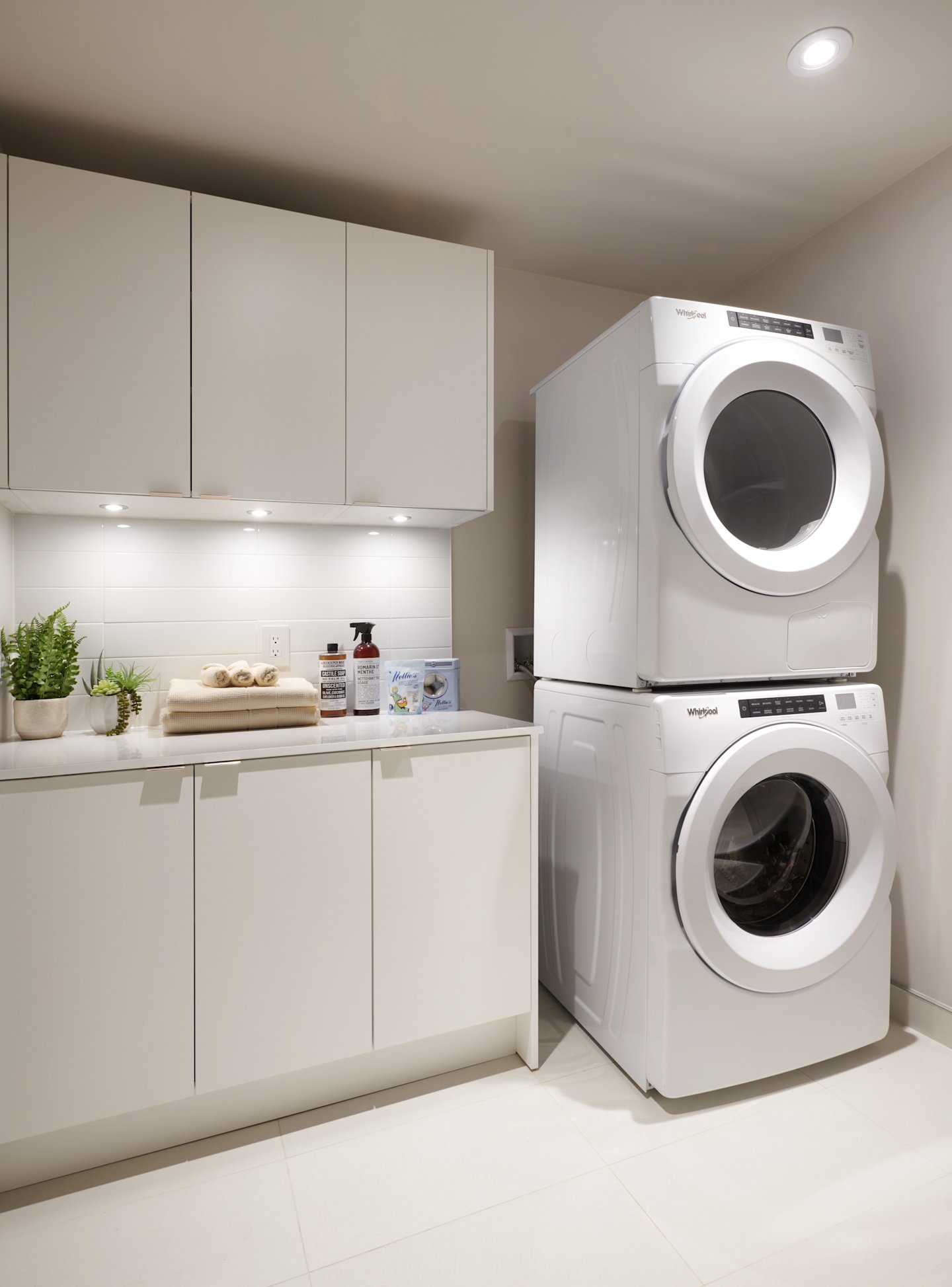 Aqualuna Suite 217 Laundry Room