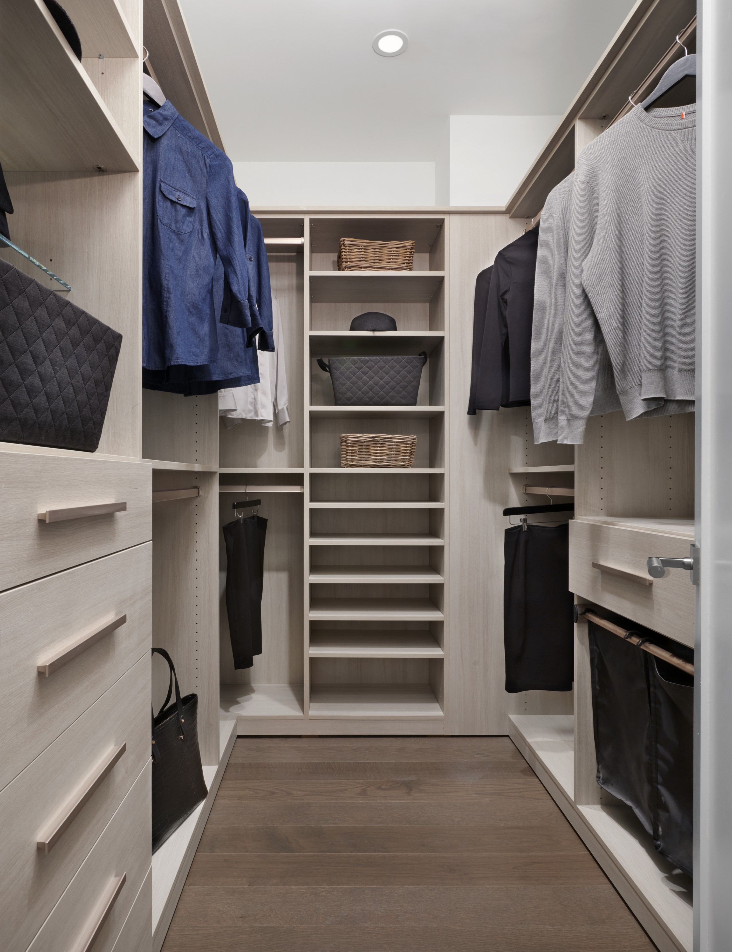 Edenbridge Suite 123 Walk-In Closet