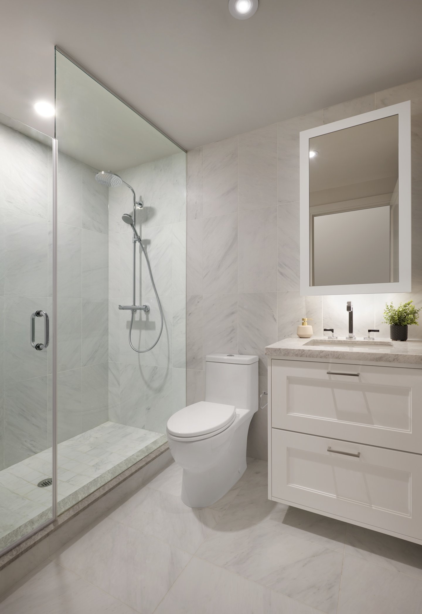 Aqualuna Suite 217 Secondary Bathroom