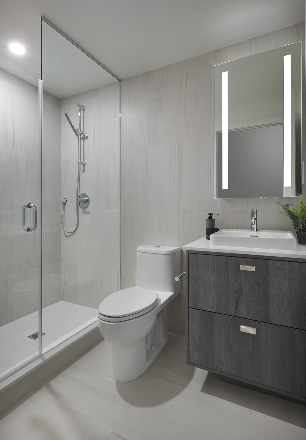 The Dupont Suite 328 Principal Bathroom