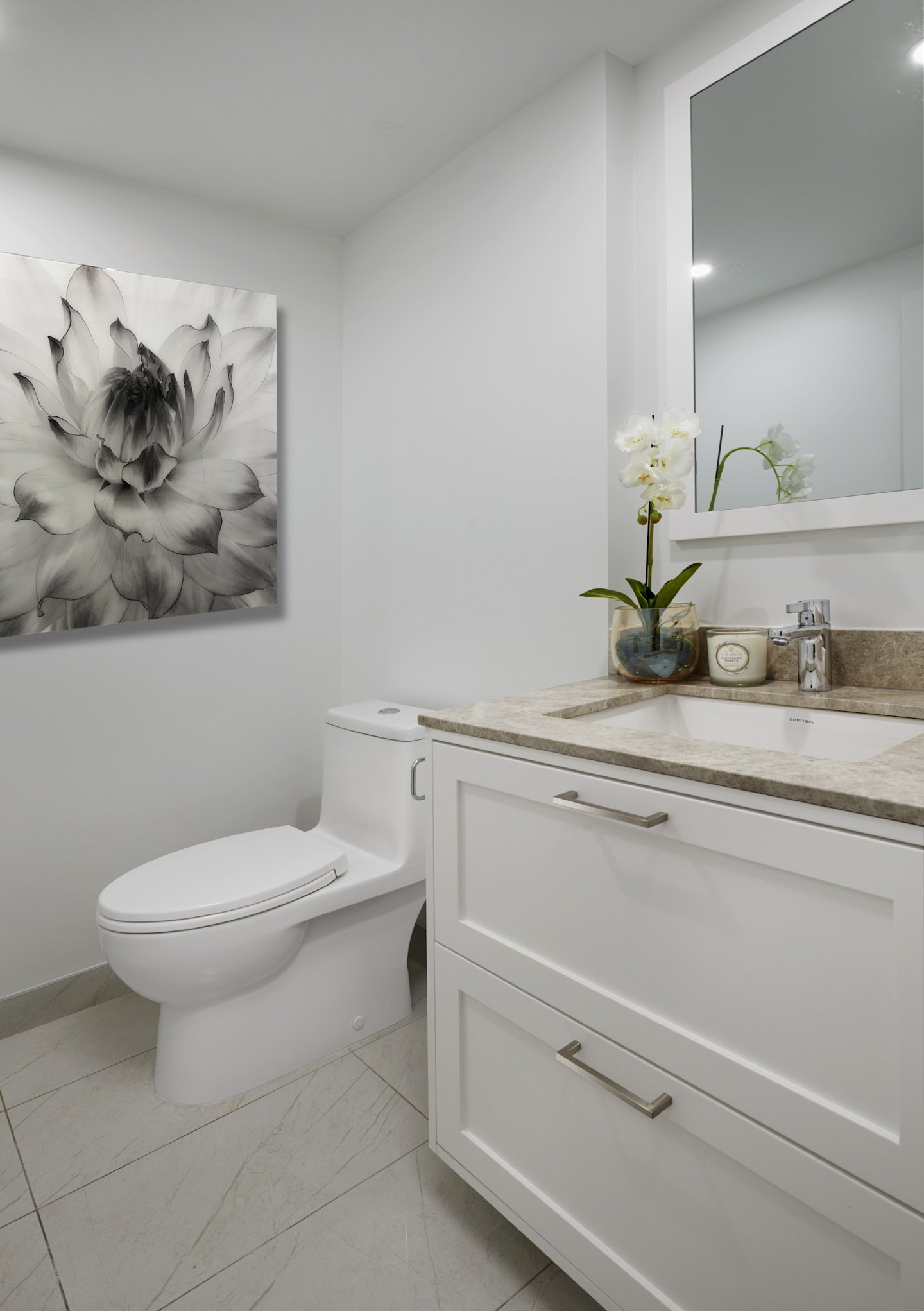 Auberge On The Park Suite 140 Powder Room