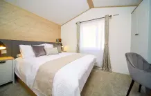Atlas Sherwood Lodge master bedroom