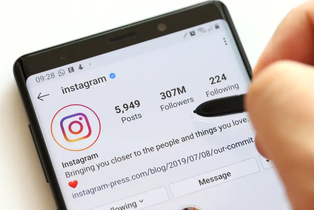 Instagram verification services: What are the dangers? - RedPacket