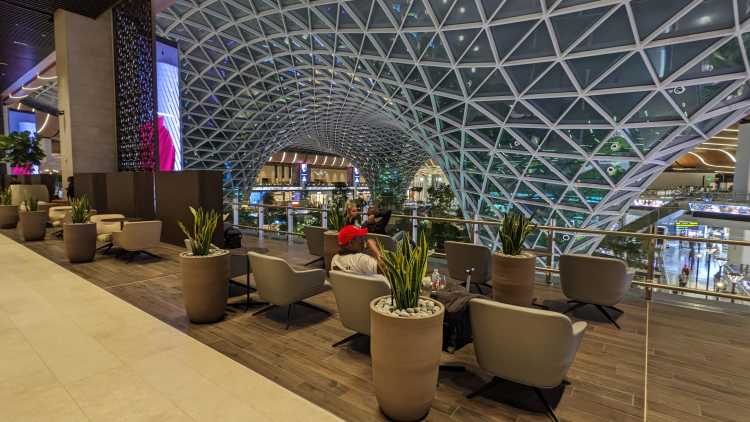 【多哈.哈瑪德機場】卡達航空最新 The Garden 商務艙貴賓室開箱|Al Mourjan business lounge