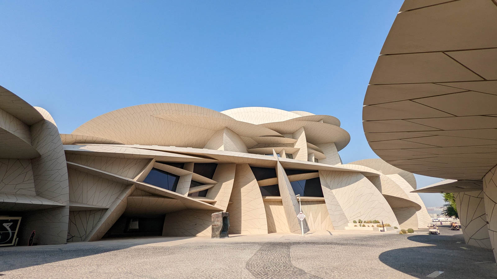 【多哈．Doha】令人嘆為觀止的沙漠玫瑰~卡達國家博物館｜National Museum of Qatar