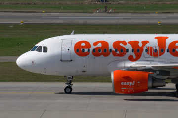 easyjet plane - easyjet flight delay compensation