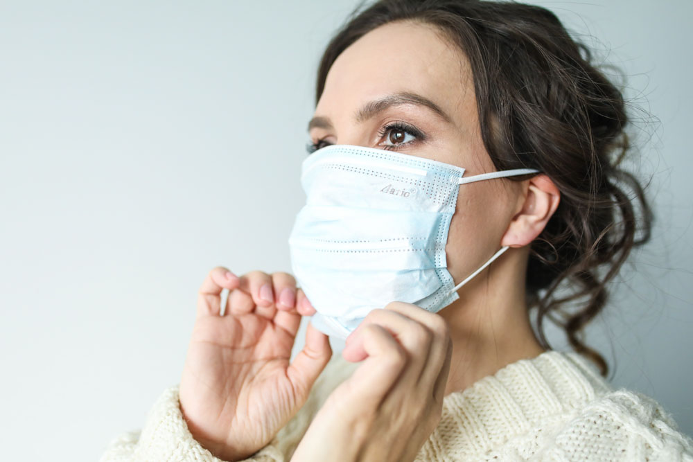 Woman wearing a face mask