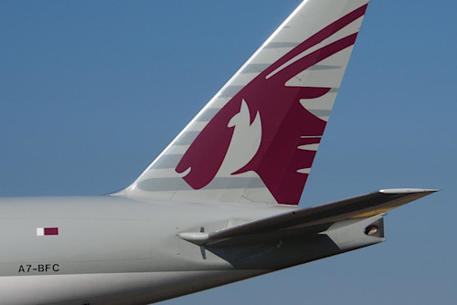 first-qatar-777-200lr-gets-qsuite-10-across-in-economy