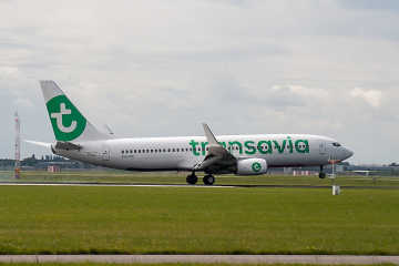 Transavia lidmašīna uz lidostas skrejceļa