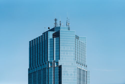 photo-1529513342590-3b342bb7dd67