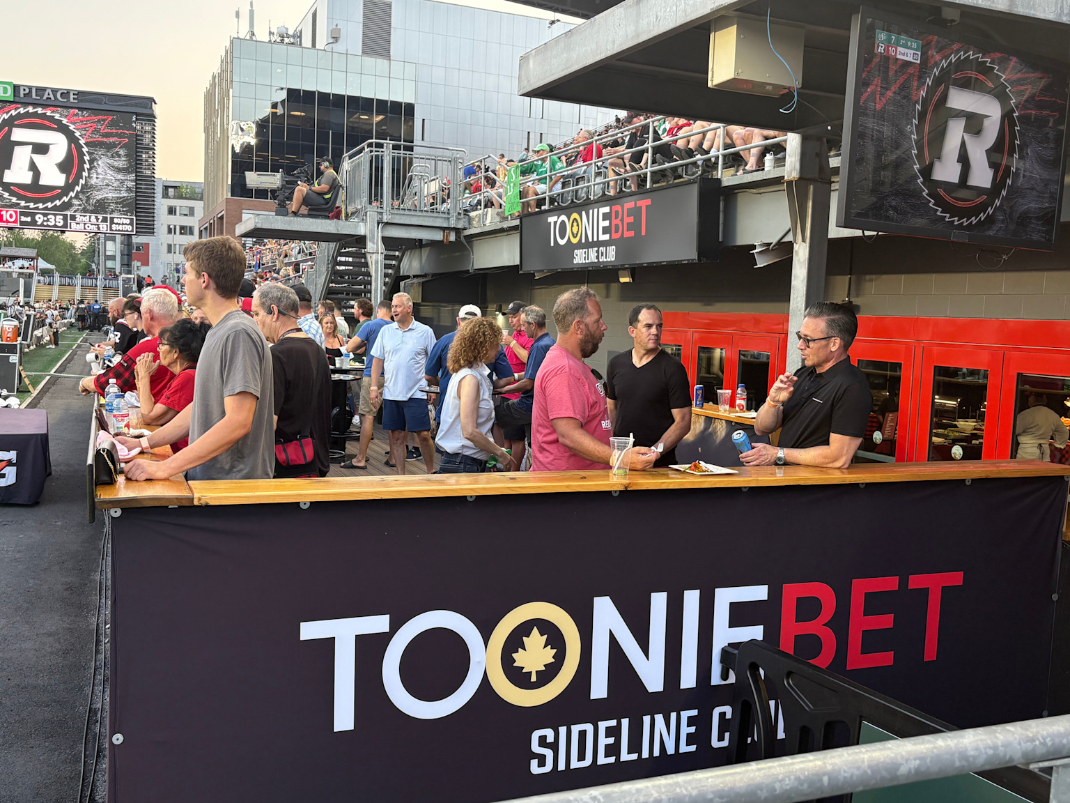 ToonieBet Sideline Club — IMG_6806