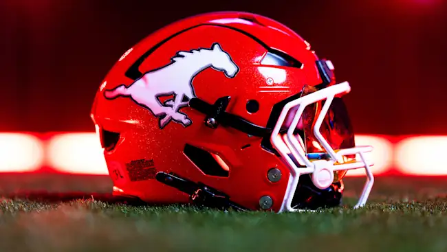 Stamps sign National offensive lineman Tyler Packer