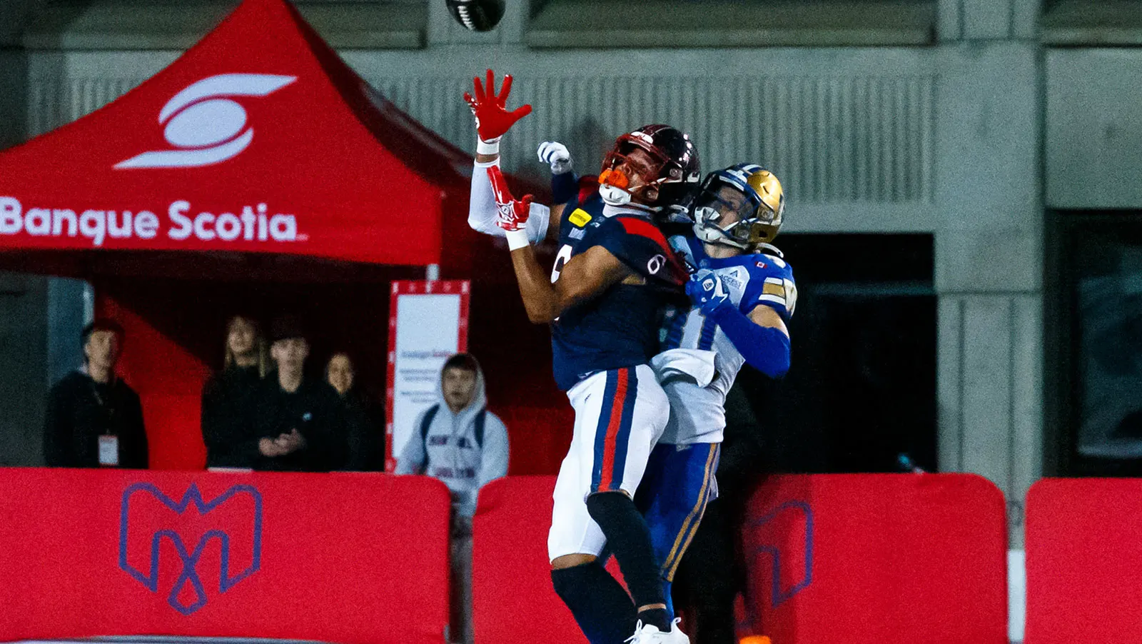 Une soirée historique pour Philpot; les Alouettes se défont aisément des Bombers