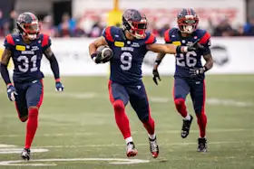 Les Alouettes écrasent les Roughriders et restent parfaits à domicile!