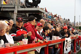 ToonieBet Sideline Club Outdoor Suite