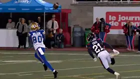 Ontaria Wilson goes DEEP for this touchdown!