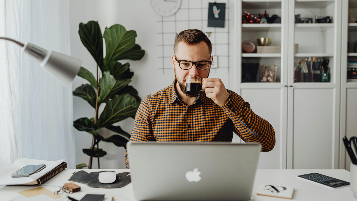 Man drinking black coffee at his desk while intermittent fasting