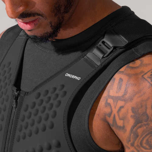 Detail view of adjustable shoulder strap on the OMORPHO men's G-Vest weight vest in black