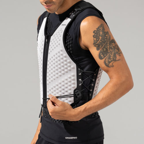 Front view Close-up of Male wearing Omorpho cloud G Vest