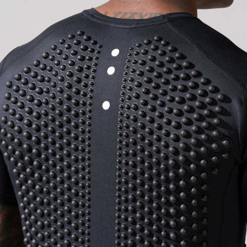 Back Close-up View of Male wearing Omorpho black G Top Short Sleeve