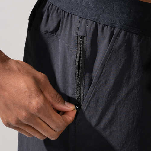 OMORPHO M O-Short Black workout shorts - zipper pocked detail