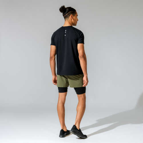 OMORPHO M Lifestyle Top black t-shirt for men - full body back view with G-Short olive