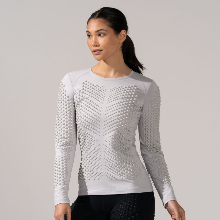 OMORPHO W G-Top LS Cloud long sleeve weighted top - side view portrait