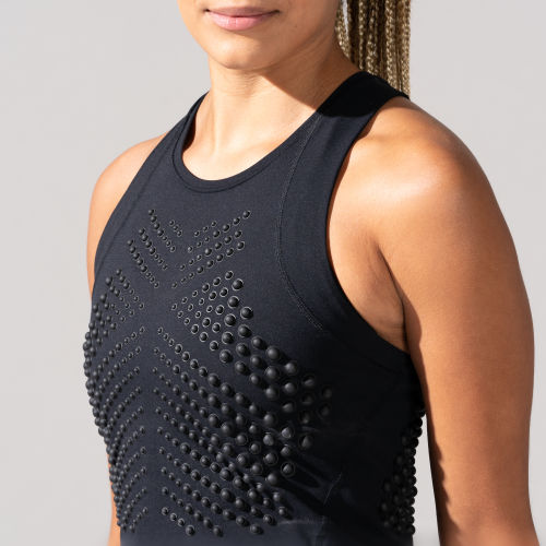 Close-up side view of Female wearing OMORPHO Black G-Crop weighted workout top