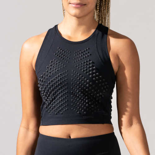 Detail front of a female wearing a Black OMORPHO G-Crop weighted top