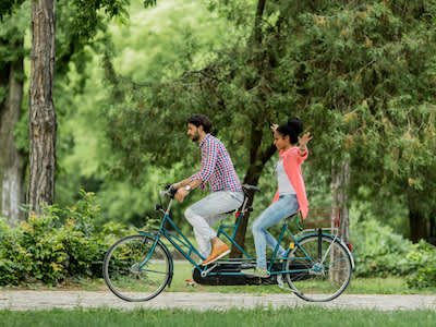 夫妇双人自行车。