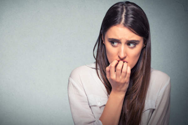 很着急的女人。