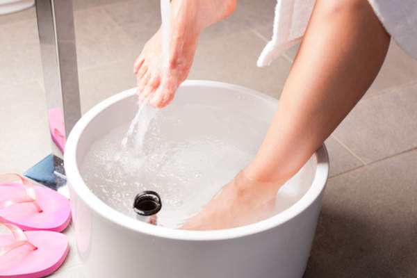 使用足浴女人