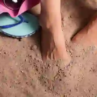 hiding toes in sand