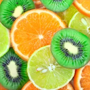 柑橘类的水果片。