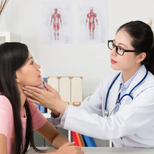 继续由医生治疗甲状腺疾病。