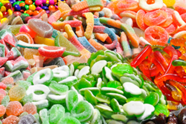 松,混合,糖衣糖果和电影小吃桩。