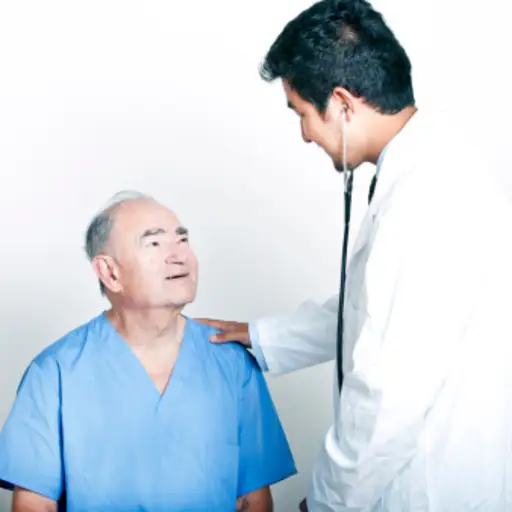 医生与患者交谈。