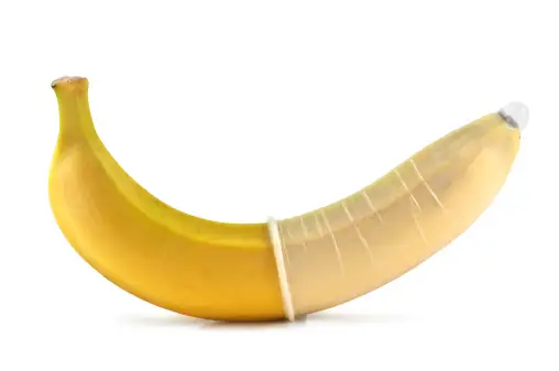 安全套在香蕉上。