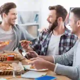 Friends eat pizza together.