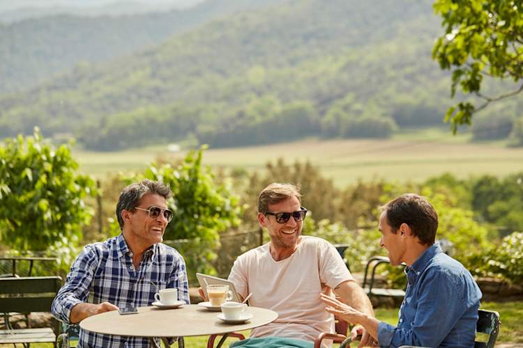 朋友一起出去玩。