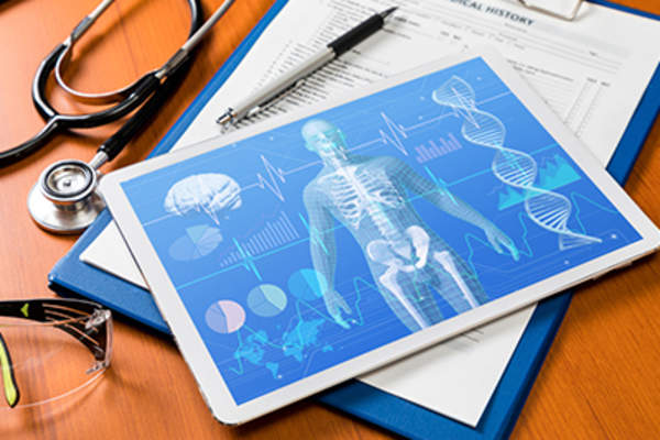 听诊器和医疗平板电脑。