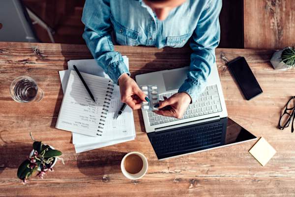 女性服用避孕药