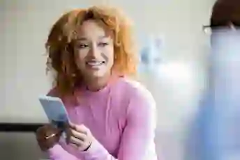 患者就她的治疗计划咨询医生