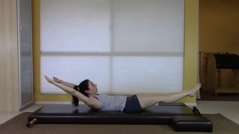 普拉提运动可以改善睡眠-双腿拉伸