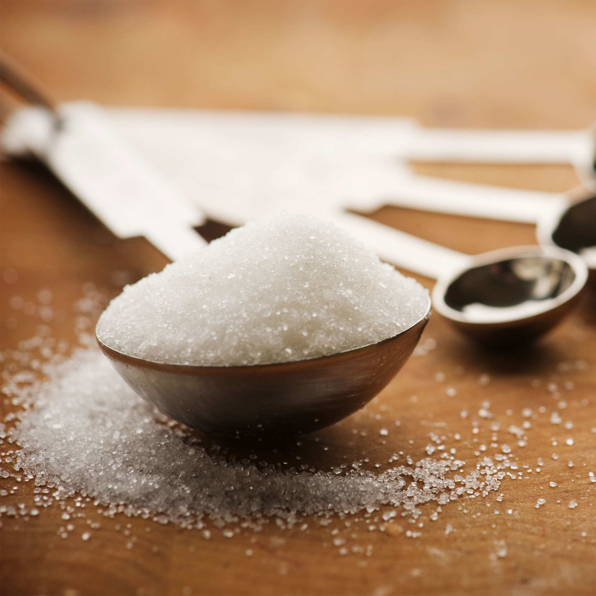 柜台上放着一汤匙糖